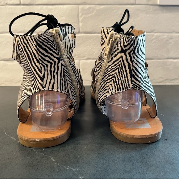 DV dolce vita sz 9.5 Jasmyn zebra stripe gladiator sandals - Picture 4 of 15